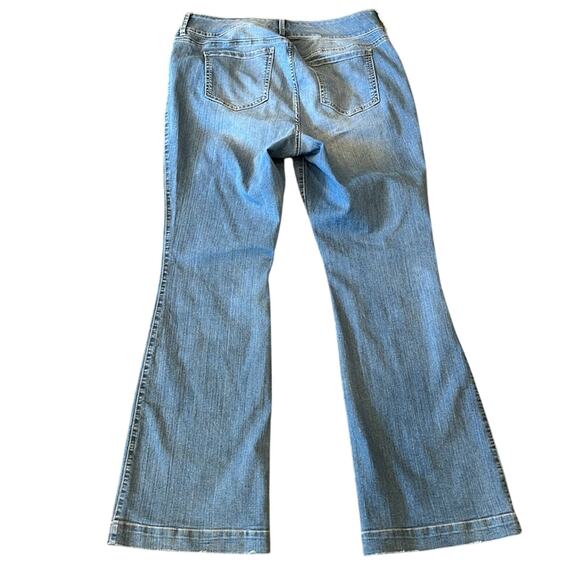 NWT Torrid Jegging Medium Wash Flare Jeans Size 18T - Picture 3 of 12
